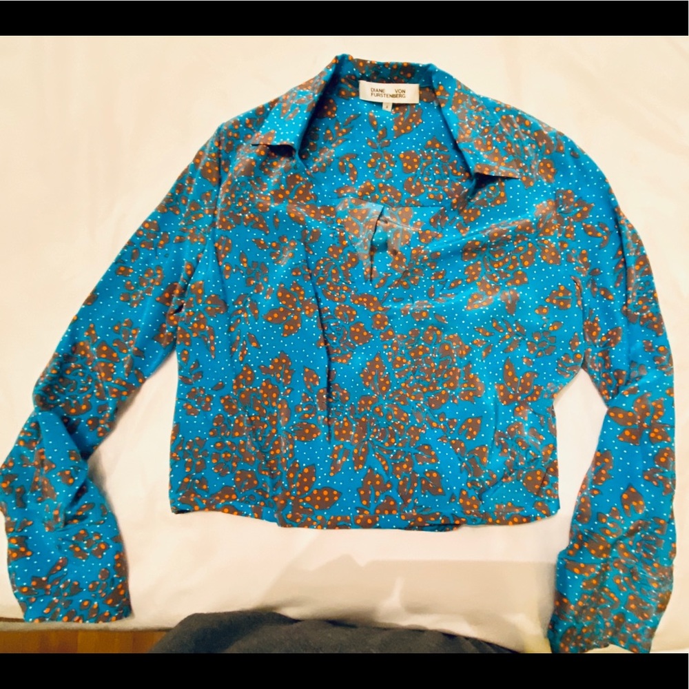 Diane von Furstenberg size 4 wrap shirt